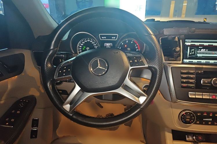 Used Mercedes-Benz GL-Class 2014 GL 400 4MATIC Dynamic Model Steering Wheel