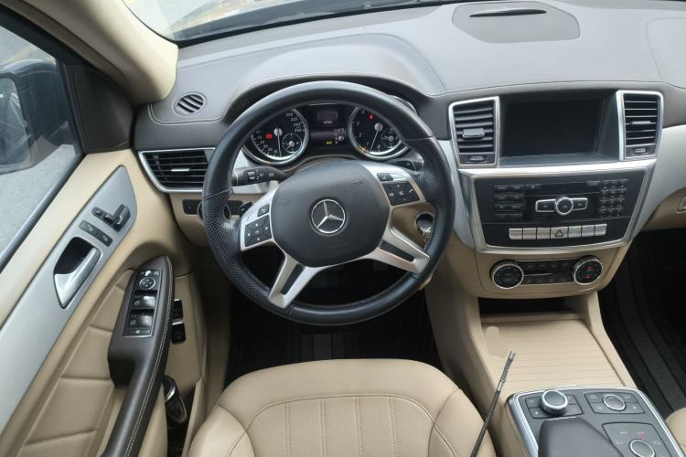 Used Mercedes-Benz GL-Class 2014 GL 400 4MATIC Dynamic Model Steering Wheel