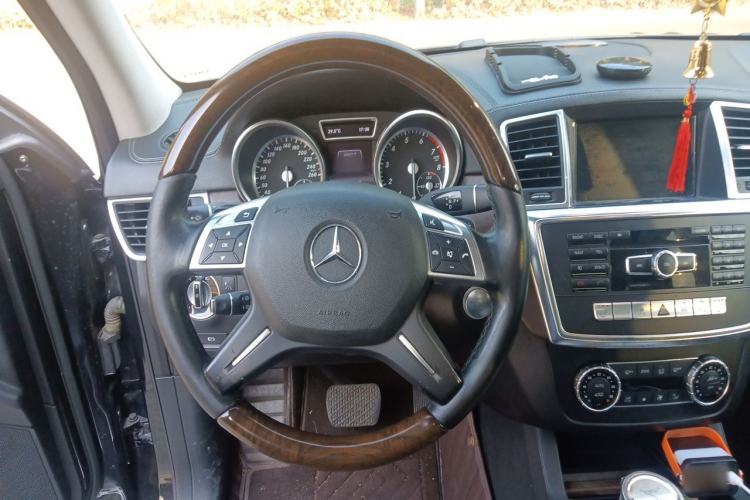 Used Mercedes-Benz GL-Class 2014 GL 400 4MATIC Luxury Model Steering Wheel