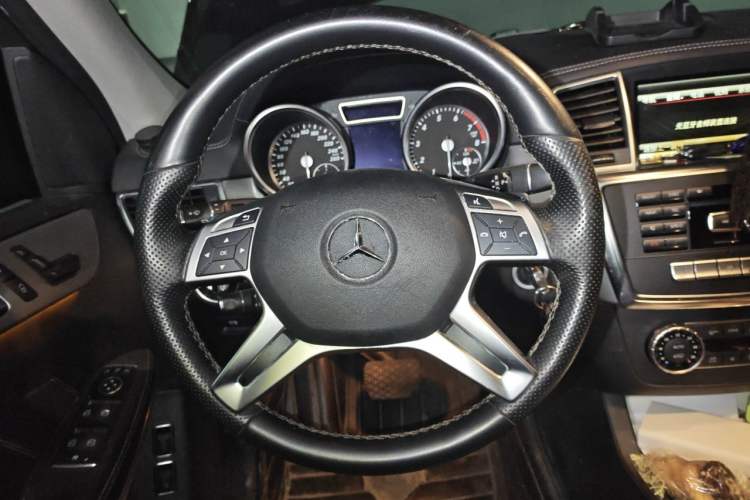 Used Mercedes-Benz GL-Class 2014 GL 400 4MATIC Dynamic Model Steering Wheel