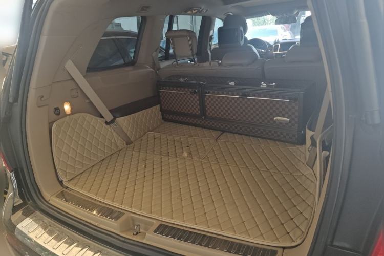Used Mercedes-Benz GL-Class 2014 GL 400 4MATIC Luxury Model Trunk