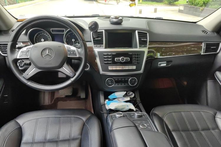 Used Mercedes-Benz GL-Class 2014 GL 350 CDI 4MATIC Center Console
