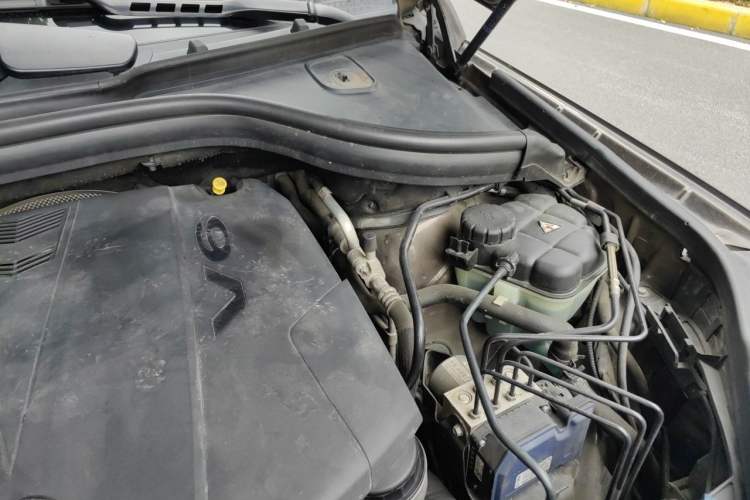 Used Mercedes-Benz GL-Class 2014 GL 350 CDI 4MATIC Engine Bay Left