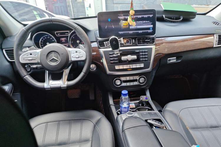 Used Mercedes-Benz GL-Class 2014 GL 350 CDI 4MATIC Center Console