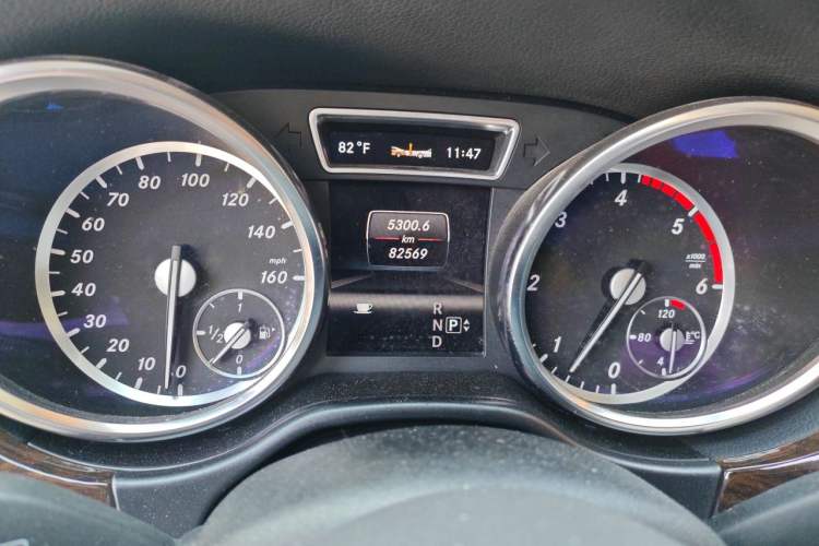 Used Mercedes-Benz GL-Class 2014 GL 350 CDI 4MATIC Odometer Close Up