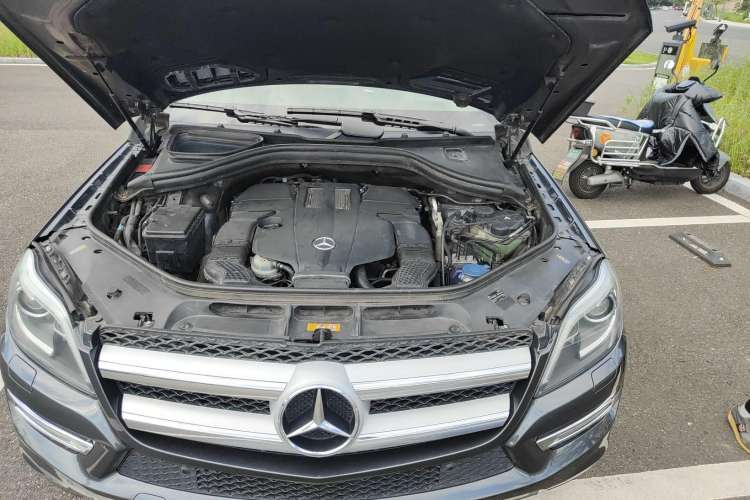 Used Mercedes-Benz GL-Class 2014 GL 400 4MATIC Dynamic Model Engine Bay