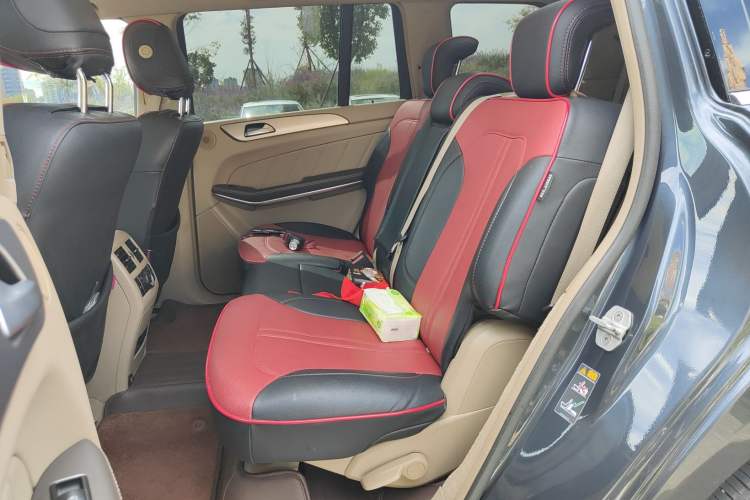 Used Mercedes-Benz GL-Class 2014 GL 400 4MATIC Dynamic Model Left Rear Seat