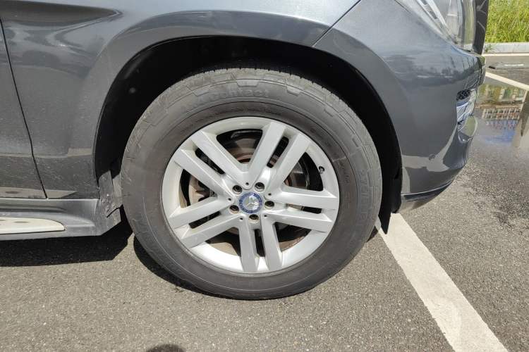 Used Mercedes-Benz GL-Class 2014 GL 400 4MATIC Dynamic Model Right Front Wheel Hub
