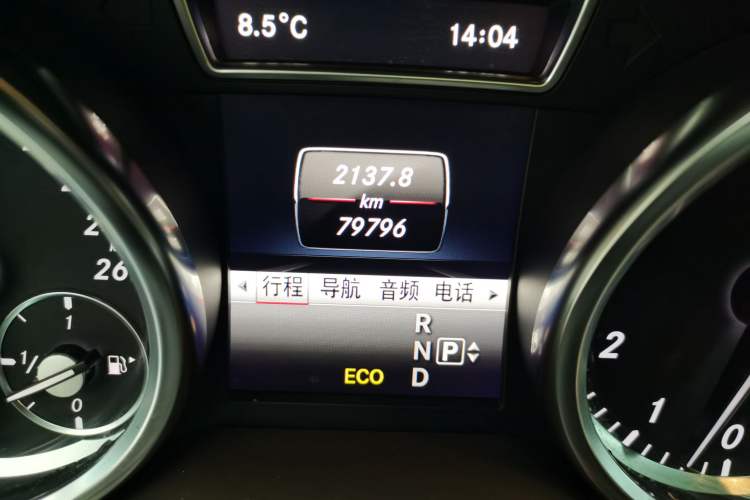 Used Mercedes-Benz GL-Class 2014 GL 400 4MATIC Dynamic Model Odometer Close Up