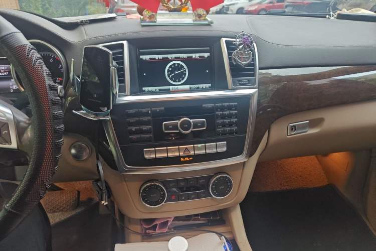 Used Mercedes-Benz GL-Class  Audio And AC Panel