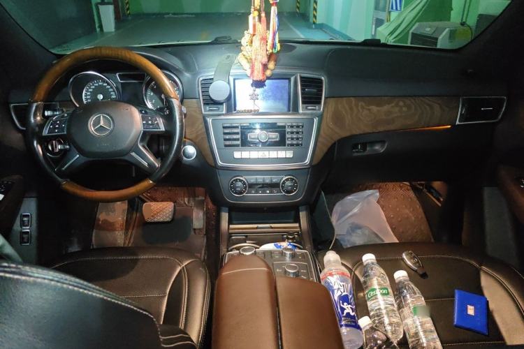 Used Mercedes-Benz GL-Class 2014 GL 400 4MATIC Dynamic Model Center Console
