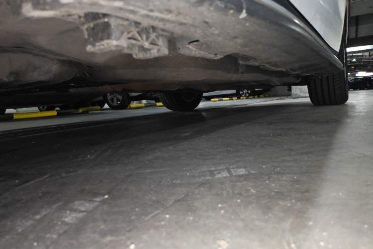 Used Mercedes-Benz GL-Class 2014 GL 350 CDI 4MATIC Chassis Front Left