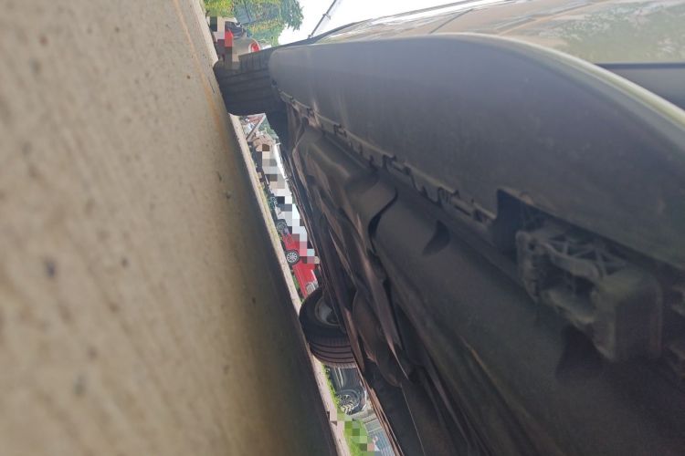 Used Mercedes-Benz GL-Class  Chassis Rear Left