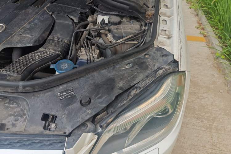 Used Mercedes-Benz GL-Class  Engine Bay Left