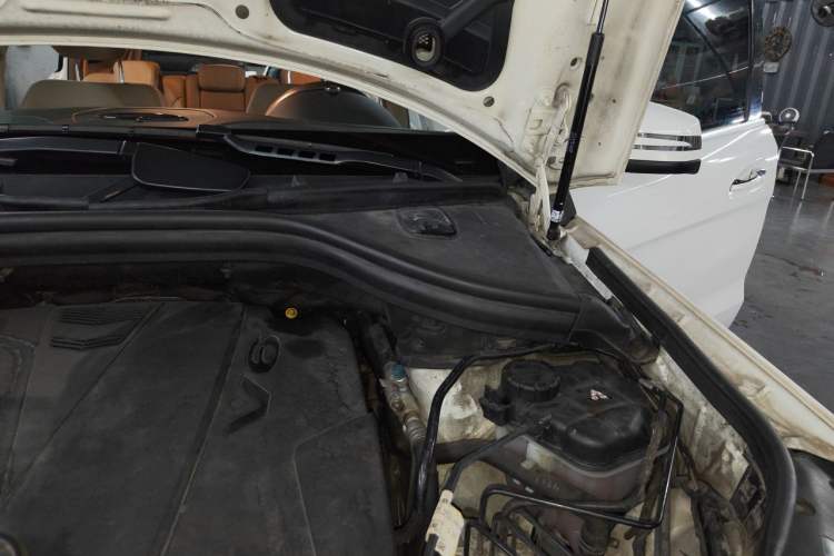 Used Mercedes-Benz GL-Class 2014 GL 350 CDI 4MATIC Engine Bay Left