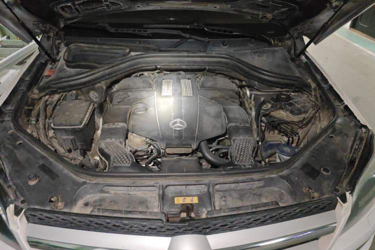 Used Mercedes-Benz GL-Class 2014 GL 400 4MATIC Dynamic Model Engine Bay