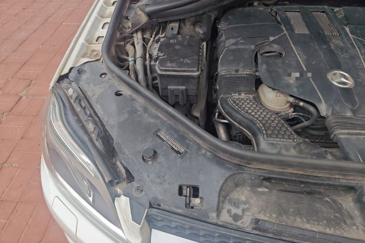 Used Mercedes-Benz GL-Class  Engine Bay Right