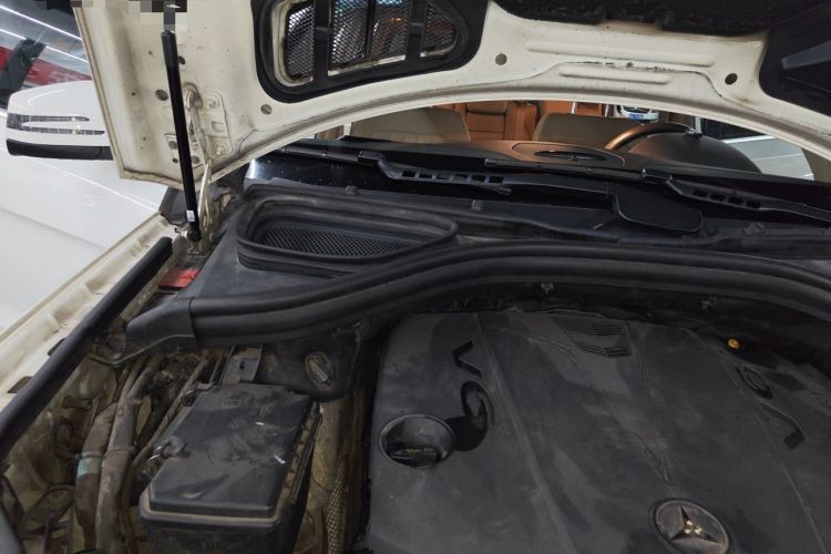 Used Mercedes-Benz GL-Class 2014 GL 350 CDI 4MATIC Engine Bay Right