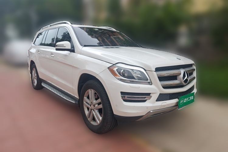 Used Mercedes-Benz GL-Class  Front Right 45 Deg