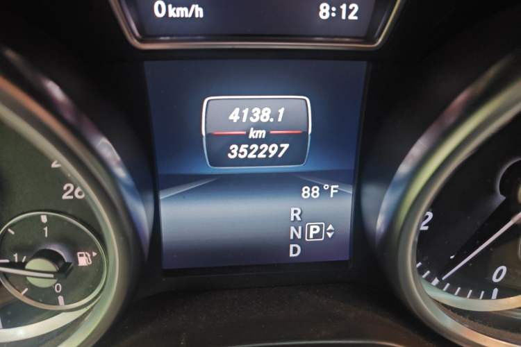Used Mercedes-Benz GL-Class  Odometer Close Up