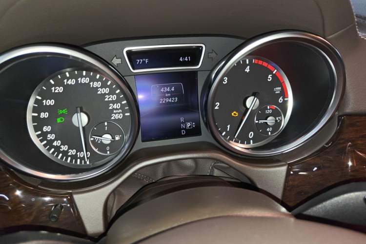 Used Mercedes-Benz GL-Class 2014 GL 350 CDI 4MATIC Odometer Close Up
