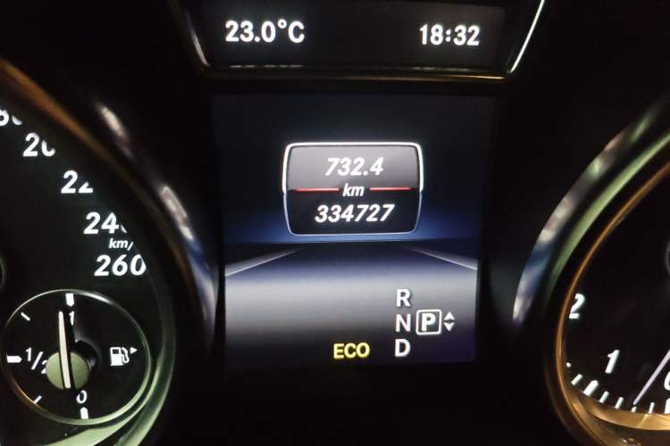 Used Mercedes-Benz GL-Class 2014 GL 400 4MATIC Dynamic Model Odometer Close Up