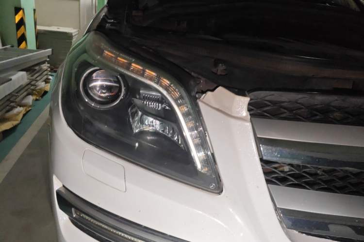 Used Mercedes-Benz GL-Class 2014 GL 400 4MATIC Dynamic Model Right Front Headlight
