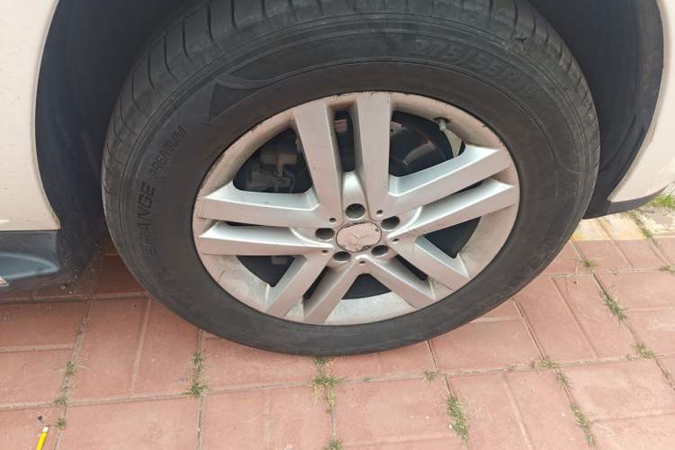 Used Mercedes-Benz GL-Class  Right Front Wheel Hub