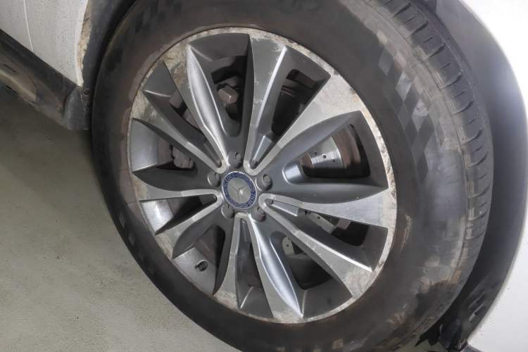 Used Mercedes-Benz GL-Class 2014 GL 400 4MATIC Dynamic Model Right Front Wheel Hub
