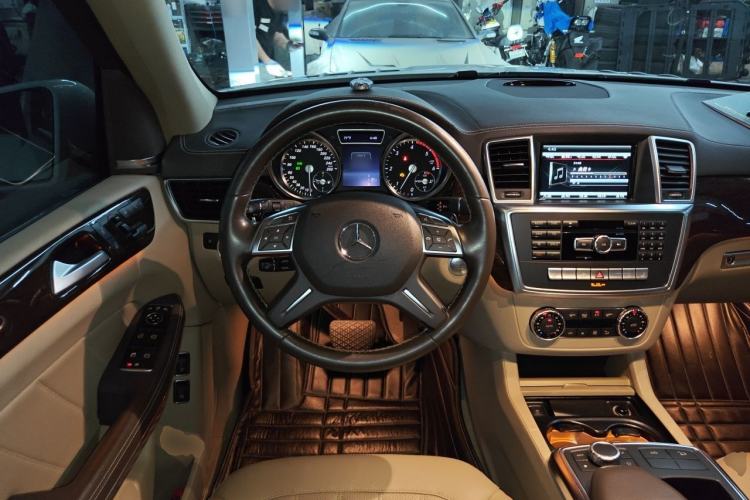 Used Mercedes-Benz GL-Class 2014 GL 350 CDI 4MATIC Steering Wheel