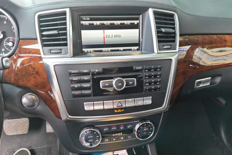 Used Mercedes-Benz GL-Class  Audio And AC Panel