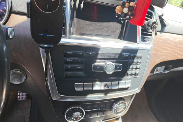 Used Mercedes-Benz GL-Class 2015 GL 500 4MATIC Audio And AC Panel
