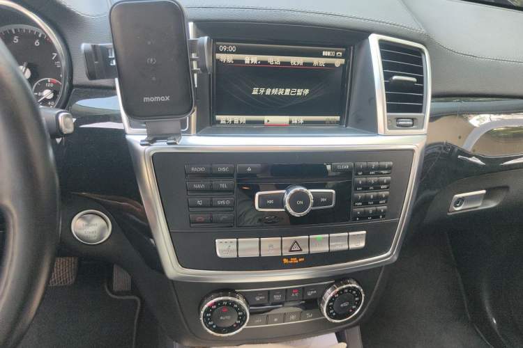 Used Mercedes-Benz GL-Class  Audio And AC Panel