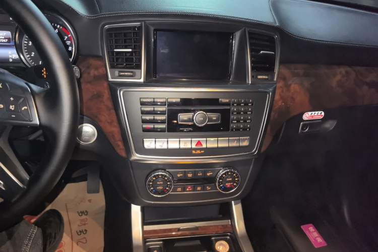 Used Mercedes-Benz GL-Class  Audio And AC Panel