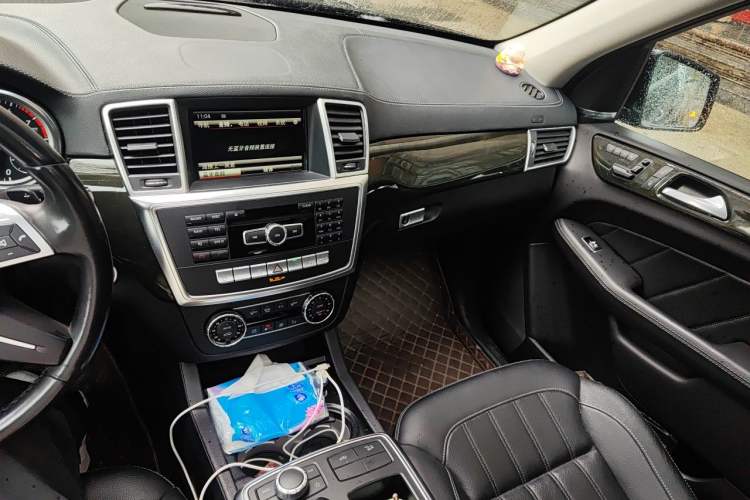 Used Mercedes-Benz GL-Class  Audio And AC Panel