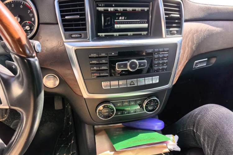 Used Mercedes-Benz GL-Class 2015 GL 500 4MATIC Audio And AC Panel