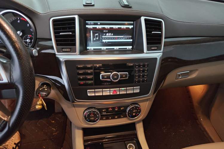 Used Mercedes-Benz GL-Class 2015 GL 350 CDI 4MATIC Audio And AC Panel