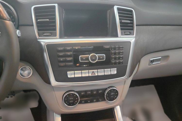 Used Mercedes-Benz GL-Class 2015 GL 400 4MATIC Luxury Model Audio And AC Panel