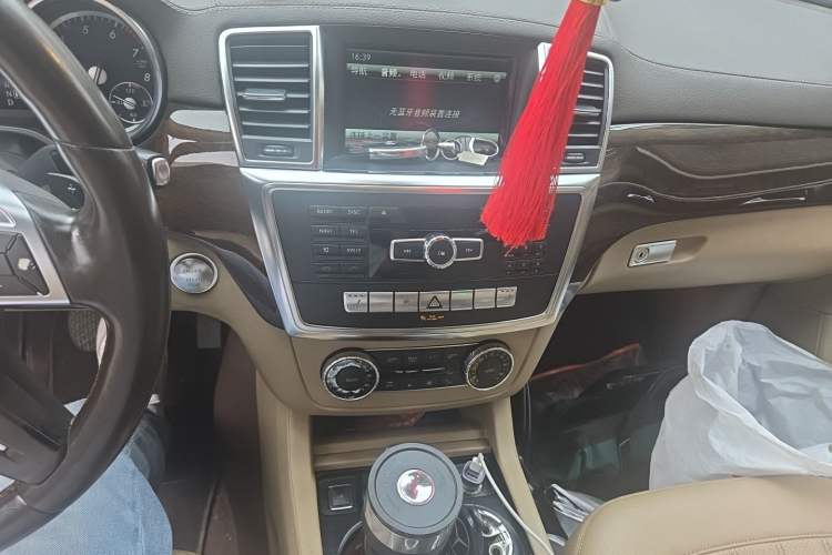 Used Mercedes-Benz GL-Class  Audio And AC Panel