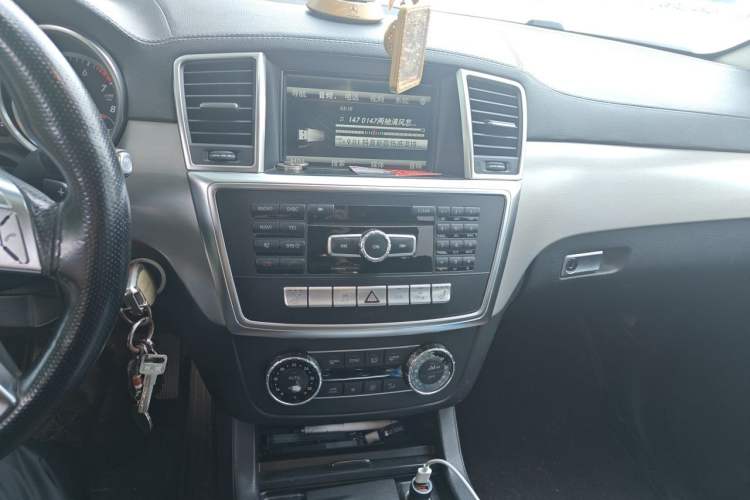 Used Mercedes-Benz GL-Class 2015 GL 400 4MATIC Dynamic Model Audio And AC Panel