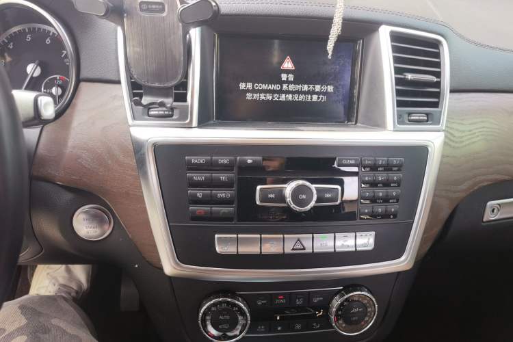 Used Mercedes-Benz GL-Class 2015 GL 500 4MATIC Audio And AC Panel