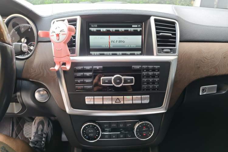 Used Mercedes-Benz GL-Class 2015 GL 500 4MATIC Audio And AC Panel