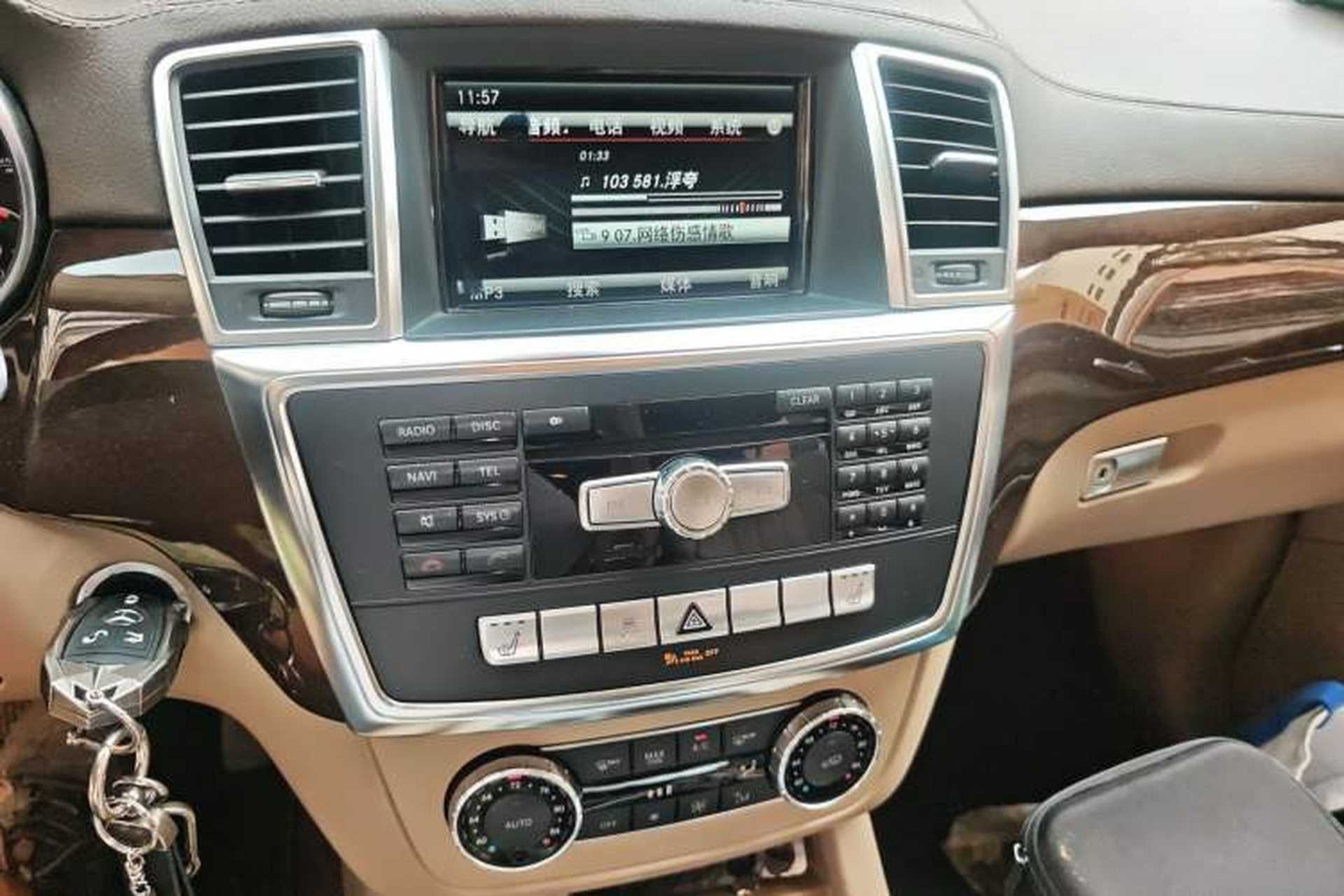 Used Mercedes-Benz GL-Class  Audio And AC Panel