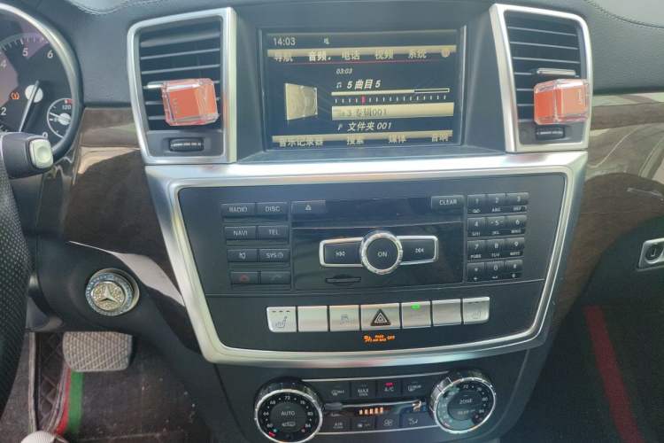 Used Mercedes-Benz GL-Class  Audio And AC Panel