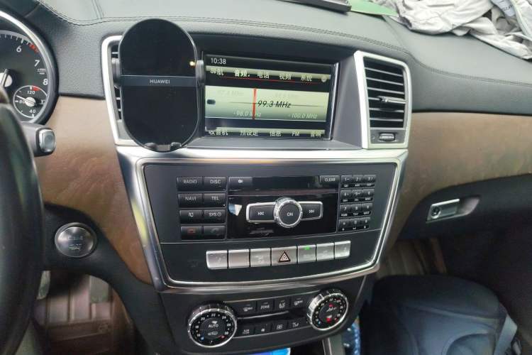 Used Mercedes-Benz GL-Class 2015 GL 500 4MATIC Audio And AC Panel