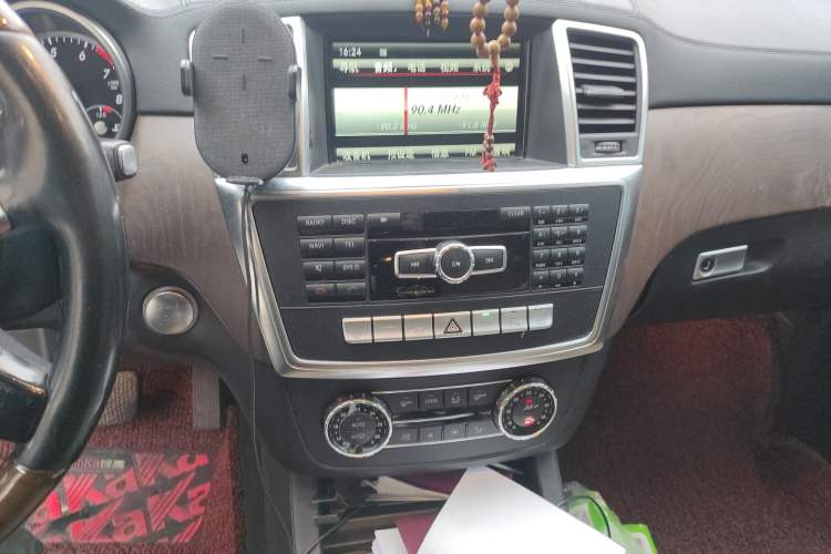 Used Mercedes-Benz GL-Class 2015 GL 400 4MATIC Luxury Model Audio And AC Panel
