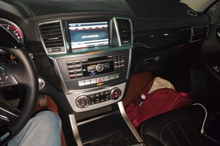 Used Mercedes-Benz GL-Class  Audio And AC Panel