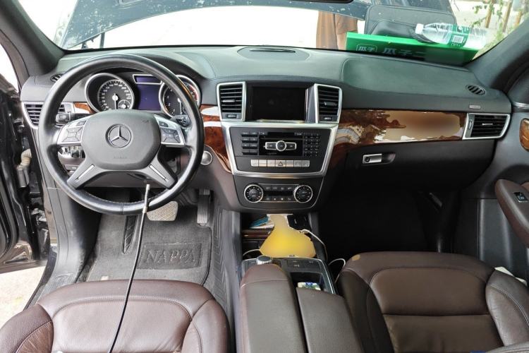 Used Mercedes-Benz GL-Class  Center Console