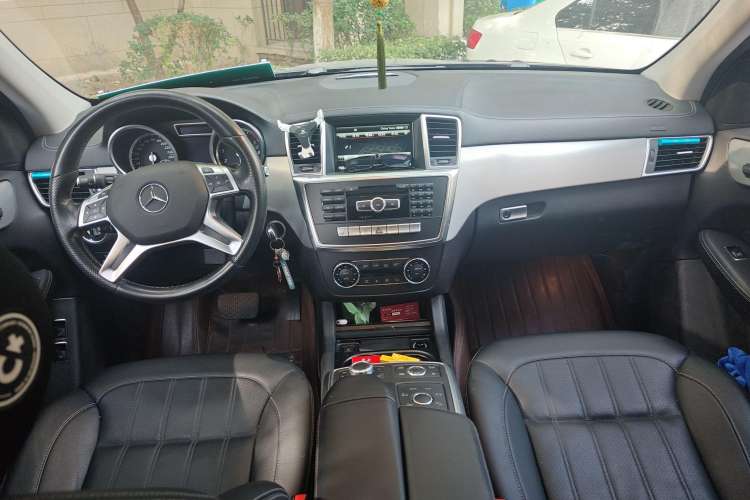 Used Mercedes-Benz GL-Class 2015 GL 400 4MATIC Dynamic Model Center Console
