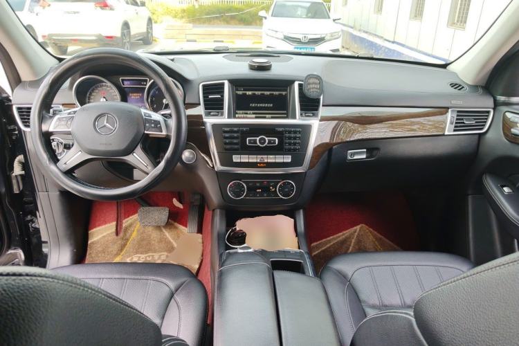Used Mercedes-Benz GL-Class 2015 GL 400 4MATIC Luxury Model Center Console